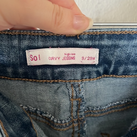 2/$25 SO High Rise Curvy Jeggings - Picture 5 of 11